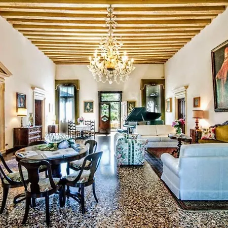 Dimora Storica Di Lusso A Villa *