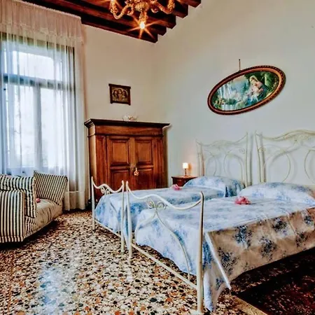 Dimora Storica Di Lusso A Villa *