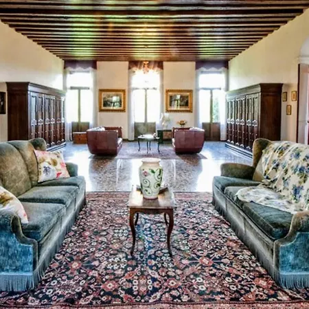 Dimora Storica Di Lusso A Villa *